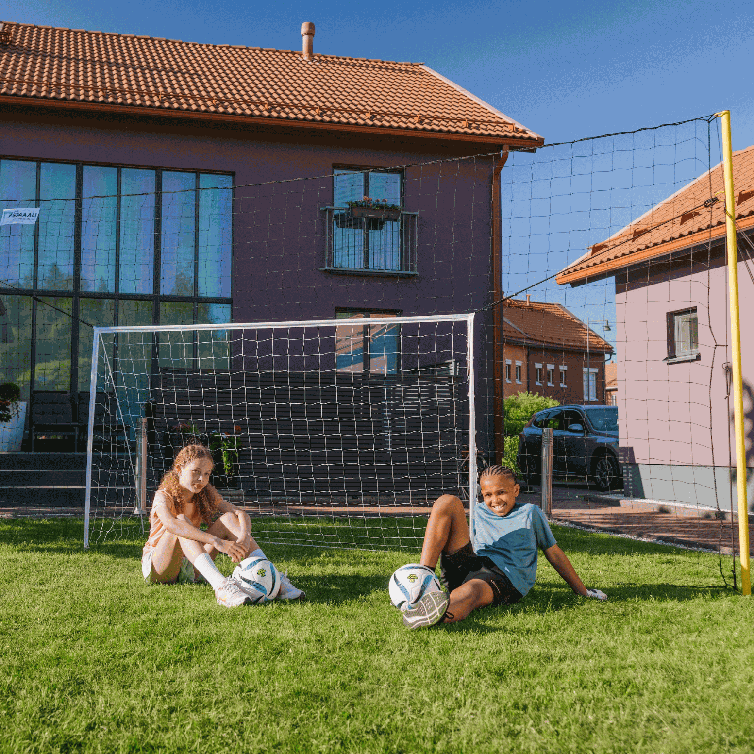 Backyard football goal for kids with built-in rebound feature