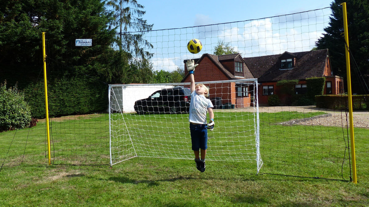 Football goal net for garden that REBOUNDS MISSED SHOTS