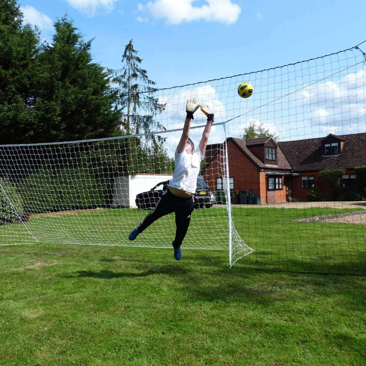 Football goal net for garden that REBOUNDS MISSED SHOTS – Open Goaaal!